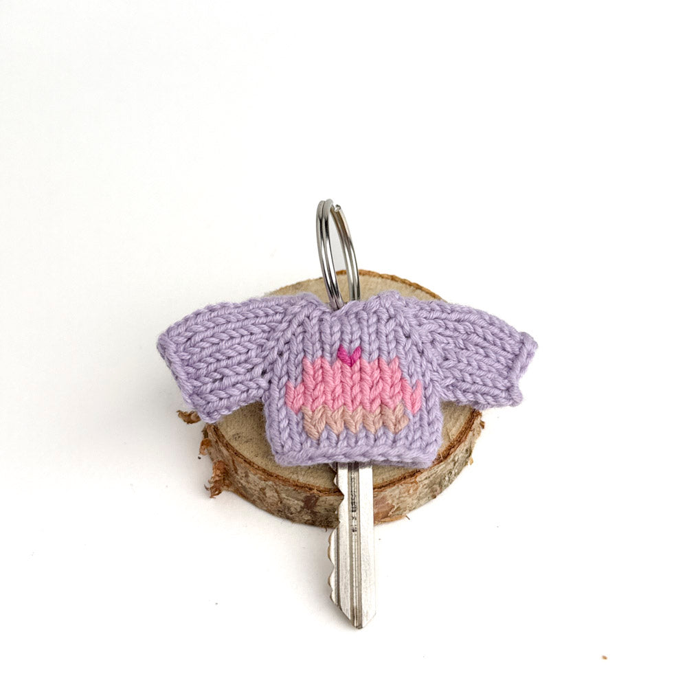 Pocket Hug – keychain sweater with cupcake