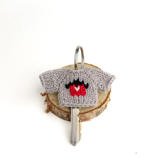 Pocket Hug – keychain sweater with house