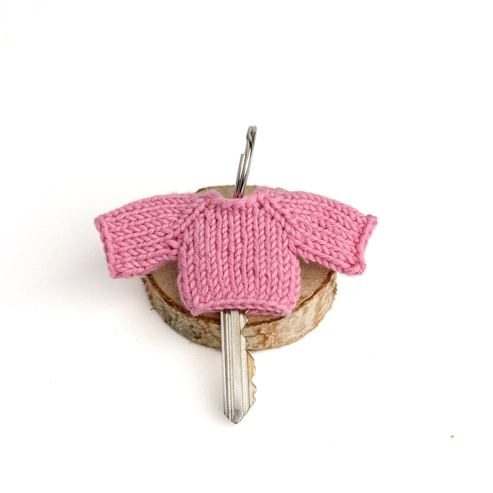 Pocket Hug – pink keychain sweater