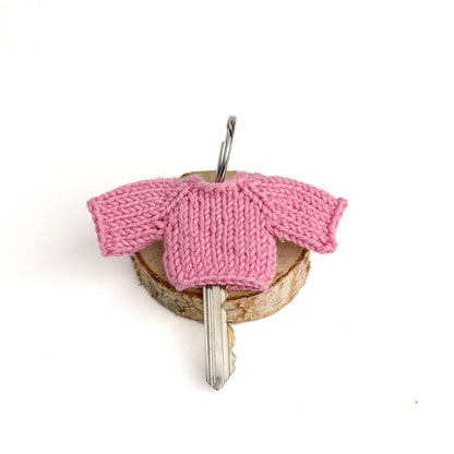 Pocket Hug – pink keychain sweater