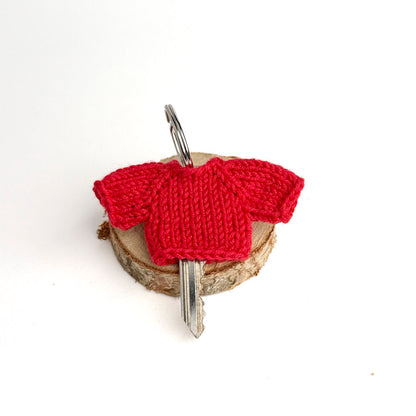 Pocket Hug – red keychain sweater