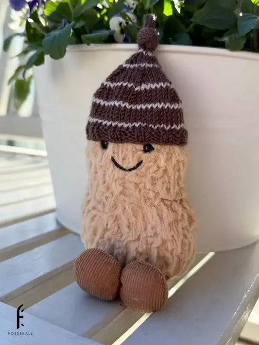 Peanut hat - brown with stripes